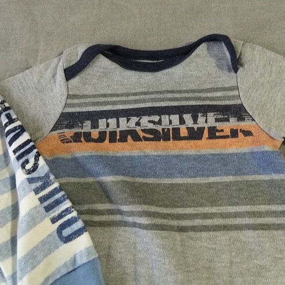 Quicksilver 0 to 3 months footy onesie - Picture 3 of 5